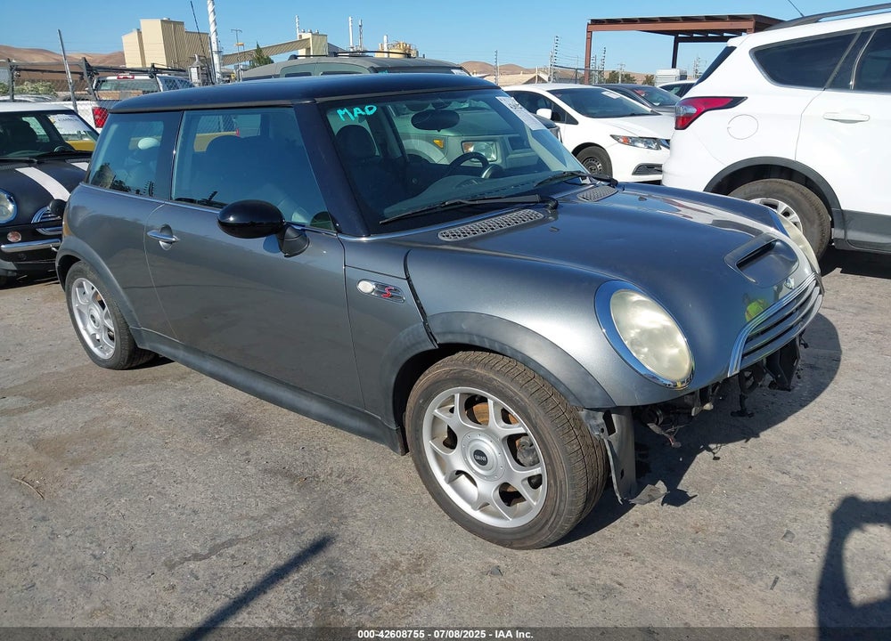 2003 MINI COOPER S VIN: WMWRE33423TD68269