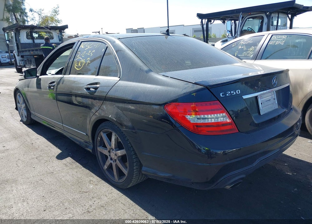 2013 MERCEDES-BENZ C CLASS VIN: WDDGF4HB1DA792157