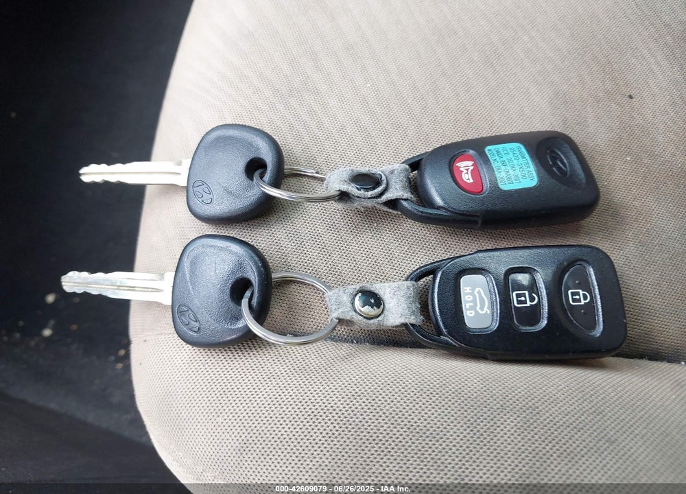 2013 HYUNDAI ELANTRA VIN: KMHDH4AE0DU666782