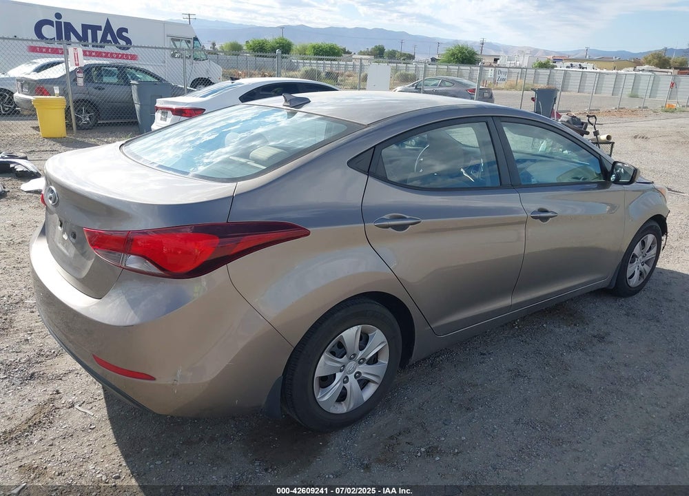 2016 HYUNDAI ELANTRA VIN: 5NPDH4AE8GH776644