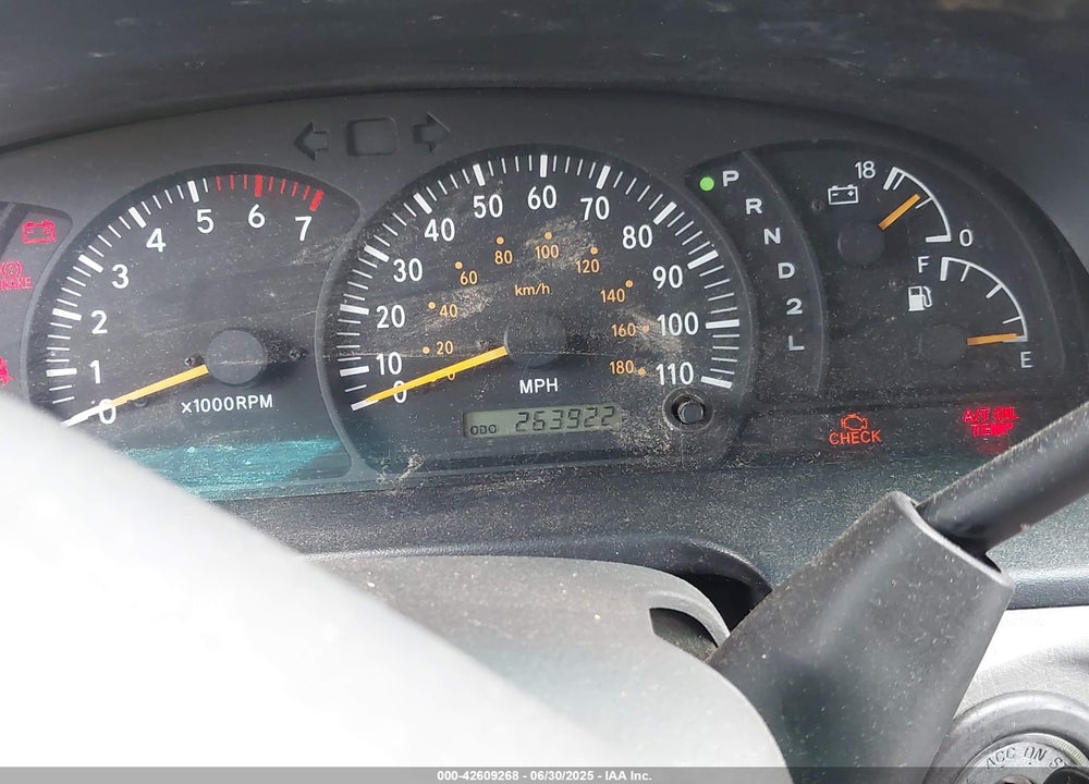 2000 TOYOTA TUNDRA SR5 V8 VIN: 5TBBT4414YS020327