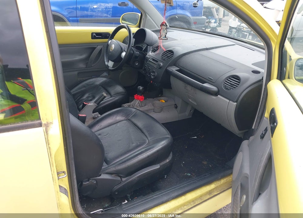 2001 VOLKSWAGEN NEW BEETLE GLX VIN: 3VWDD21CX1M461180