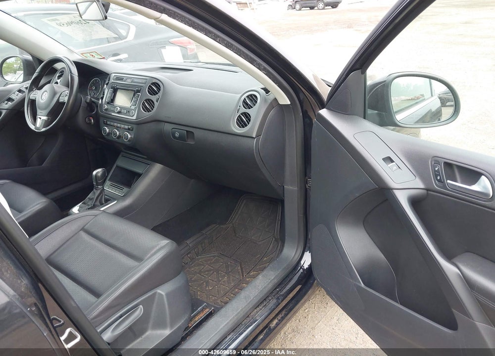 2013 VOLKSWAGEN TIGUAN VIN: WVGBV7AX6DW514674