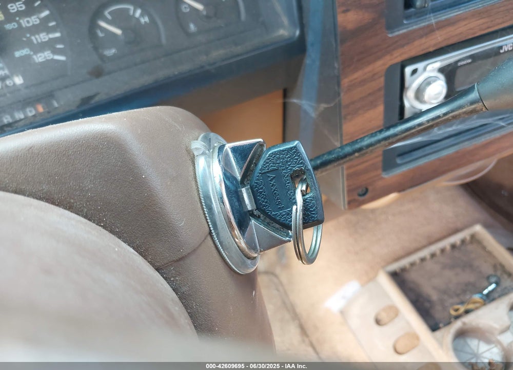 1992 DODGE DAKOTA VIN: 1B7FL23X0NS668429