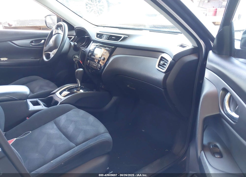 2016 NISSAN ROGUE VIN: JN8AT2MT8GW025042