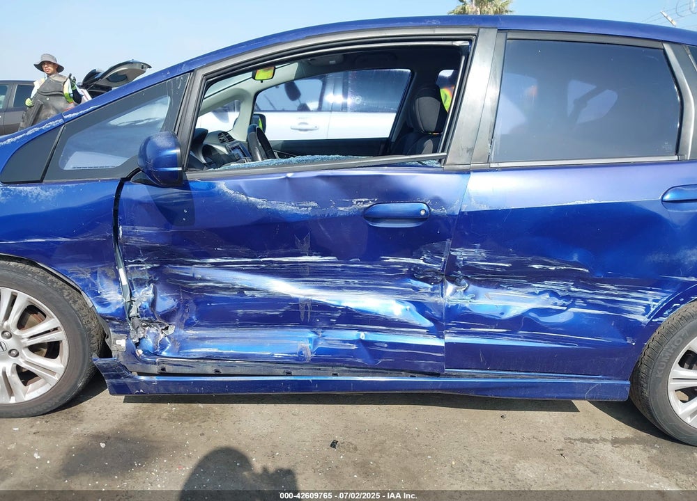 2009 HONDA FIT VIN: JHMGE884X9S044772