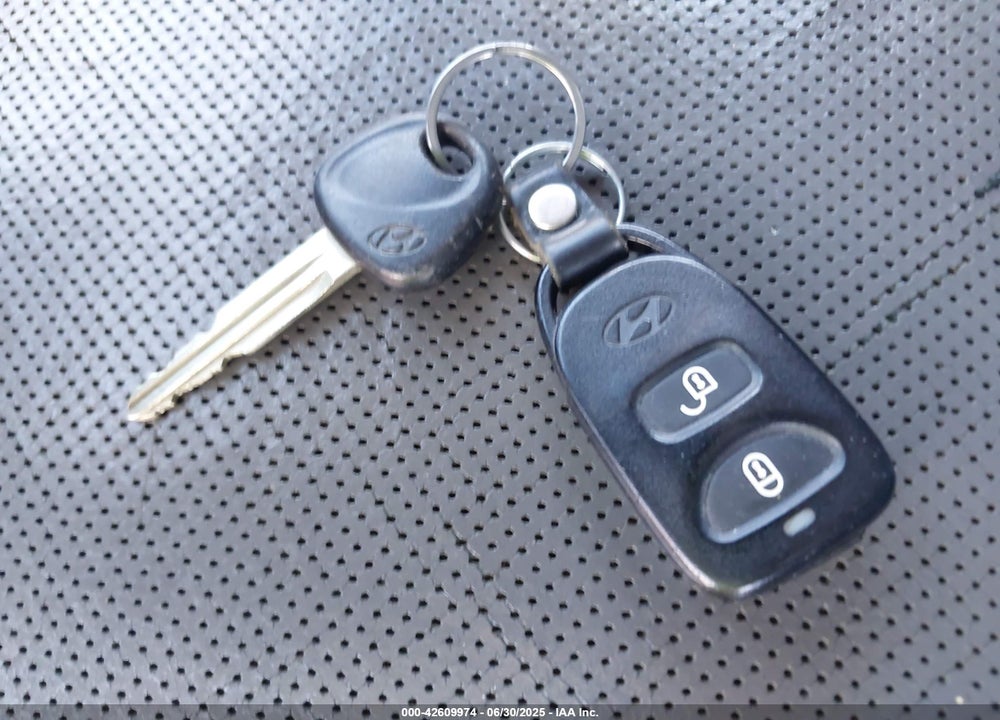 2006 HYUNDAI TUCSON VIN: KM8JN72D76U290040