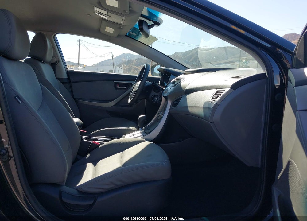 2012 HYUNDAI ELANTRA VIN: 5NPDH4AE8CH117702