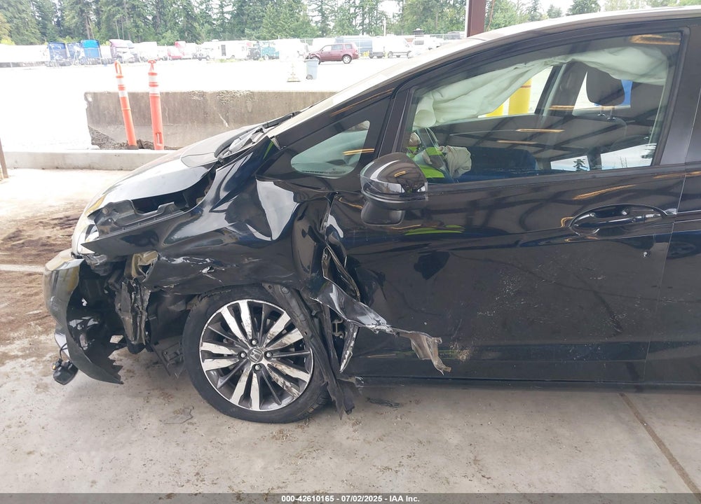 2015 HONDA FIT VIN: 3HGGK5H81FM701122
