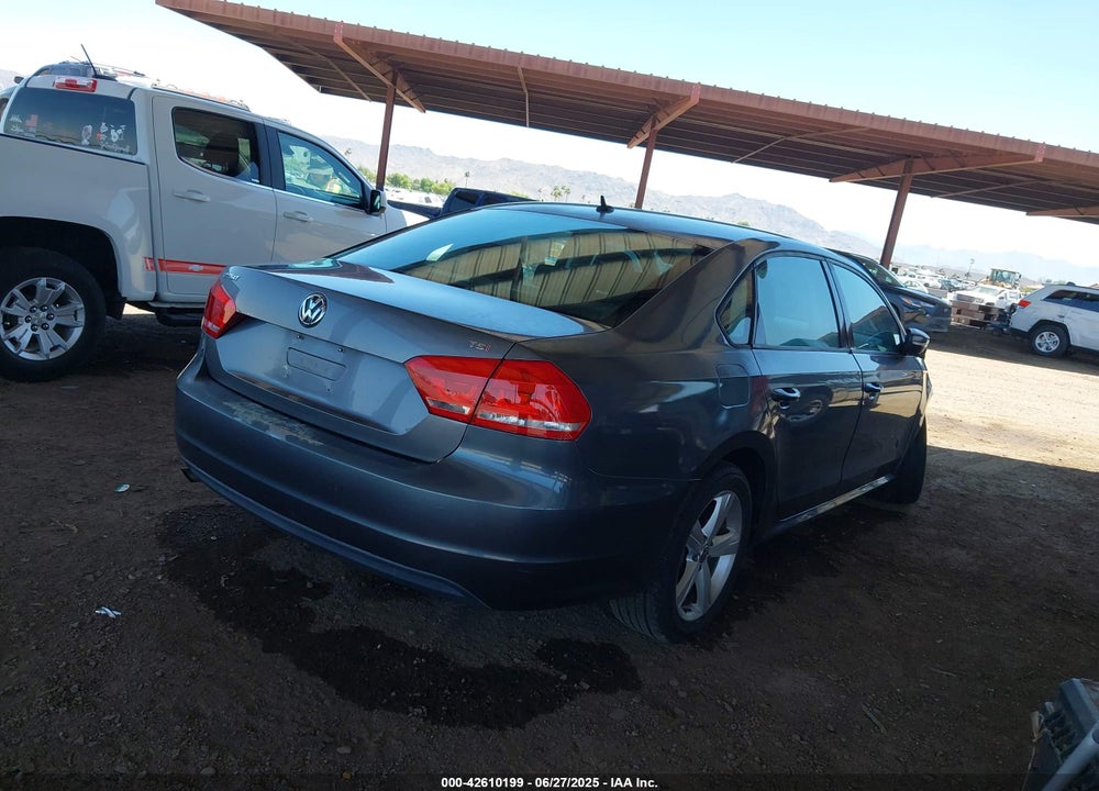 2015 VOLKSWAGEN PASSAT VIN: 1VWAT7A39FC072347
