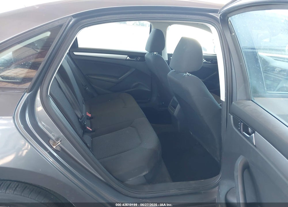 2015 VOLKSWAGEN PASSAT VIN: 1VWAT7A39FC072347