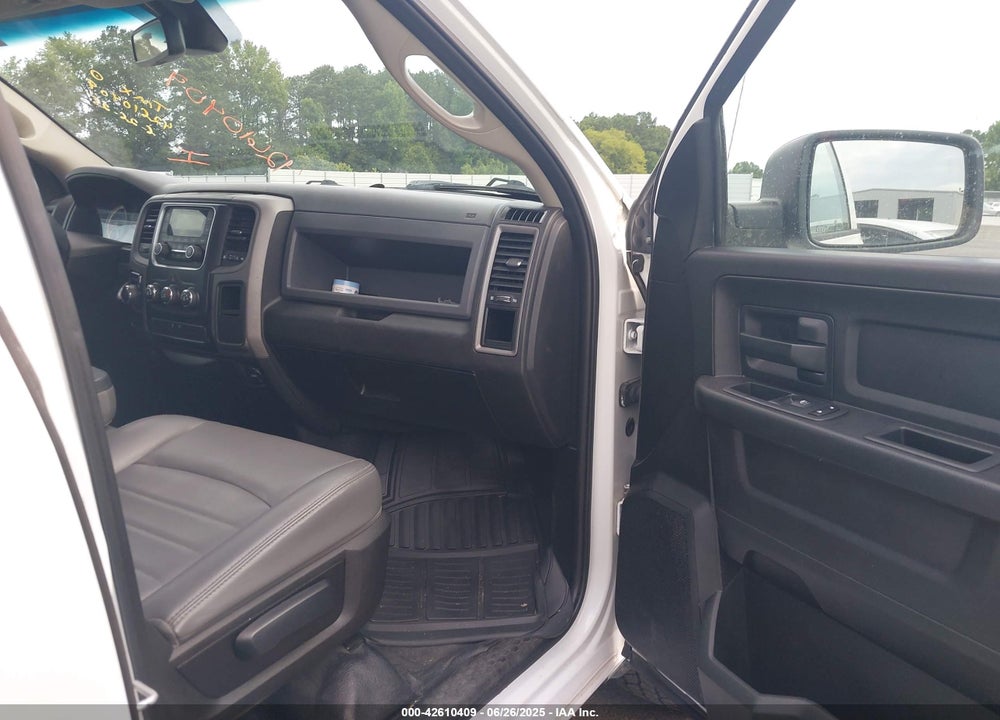 2019 RAM 1500 CLASSIC VIN: 1C6RR6FG7KS581306