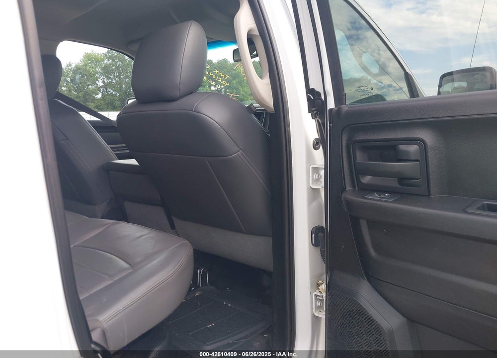 2019 RAM 1500 CLASSIC VIN: 1C6RR6FG7KS581306