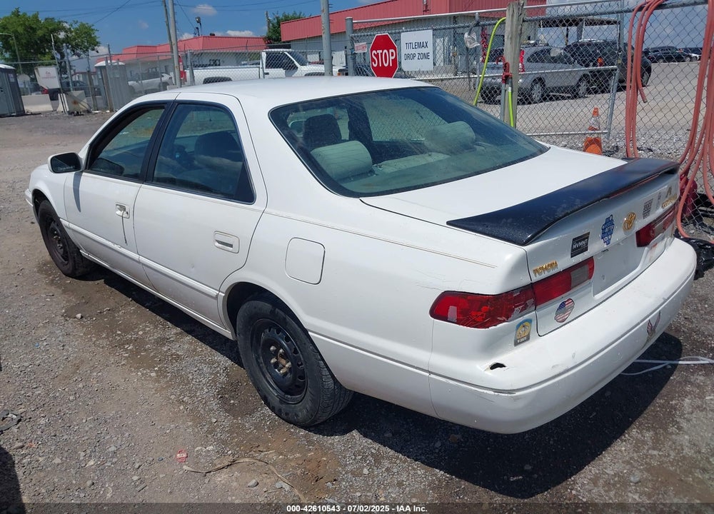 1997 TOYOTA CAMRY LE VIN: 4T1BG22K7VU824880