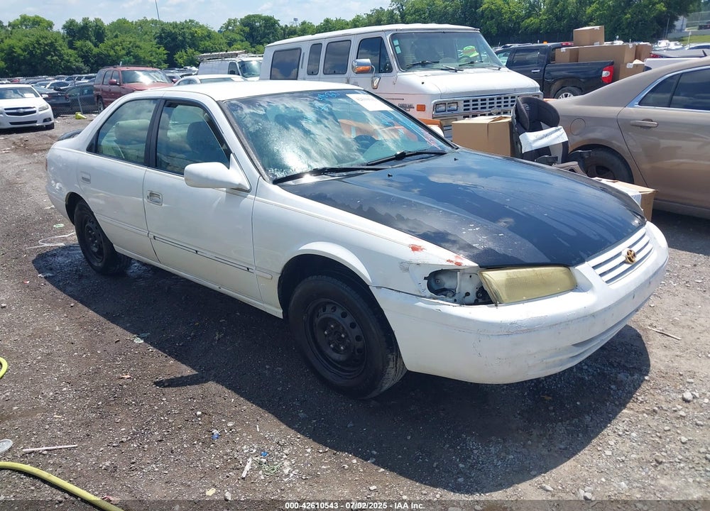 1997 TOYOTA CAMRY LE VIN: 4T1BG22K7VU824880