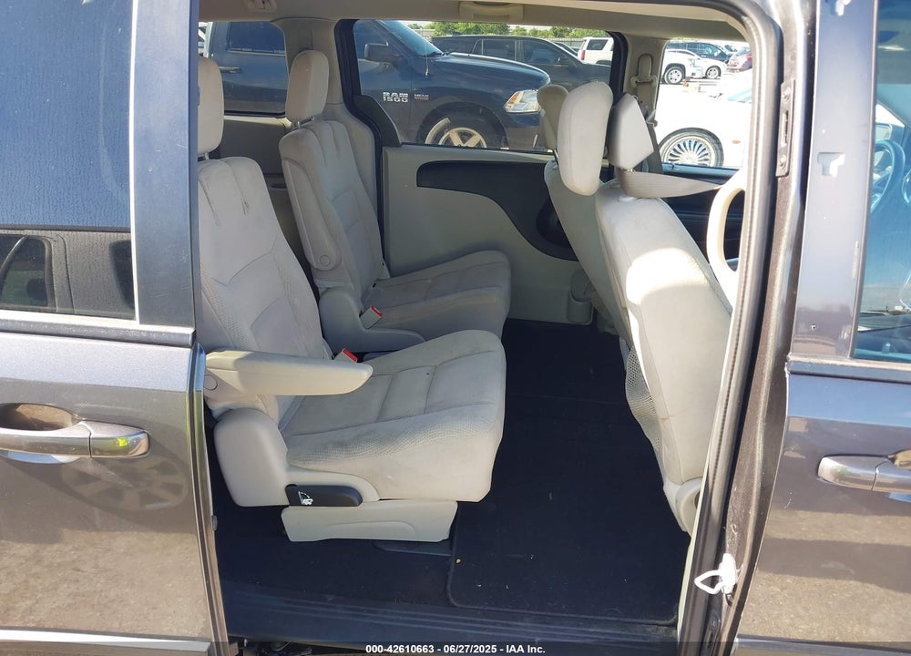 2016 DODGE GRAND CARAVAN VIN: 2C4RDGBG7GR387452