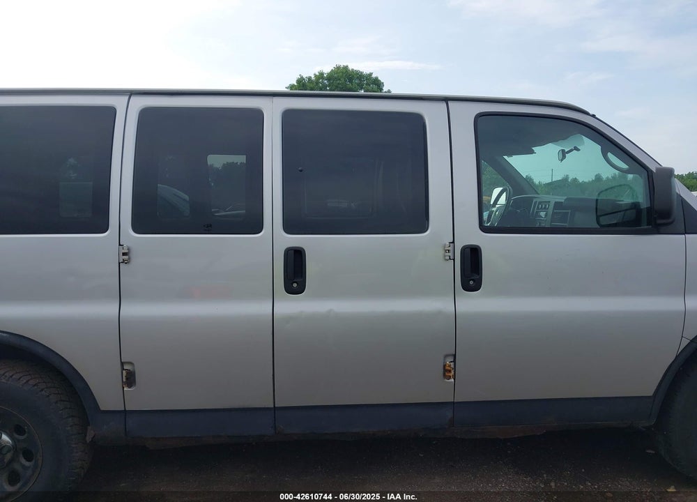 2011 CHEVROLET EXPRESS 1500 VIN: 1GNSHCF41B1109844