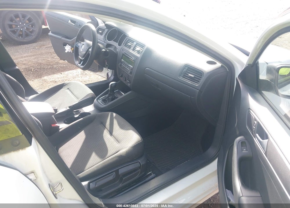 2015 VOLKSWAGEN JETTA VIN: 3VW2K7AJ4FM327068