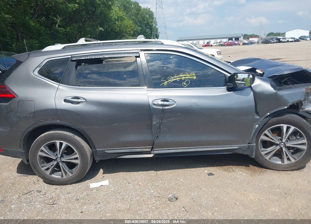2017 NISSAN ROGUE VIN: 5N1AT2MV1HC878829