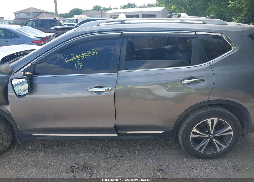 2017 NISSAN ROGUE VIN: 5N1AT2MV1HC878829