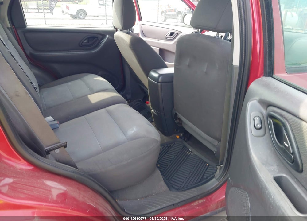 2005 FORD ESCAPE XLS VIN: 1FMYU92ZX5KB50325