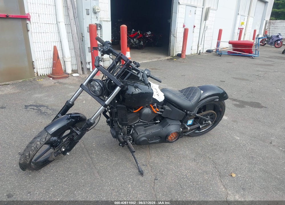 2004 HARLEY-DAVIDSON FXSTB VIN: 1HD1BTY184Y011704
