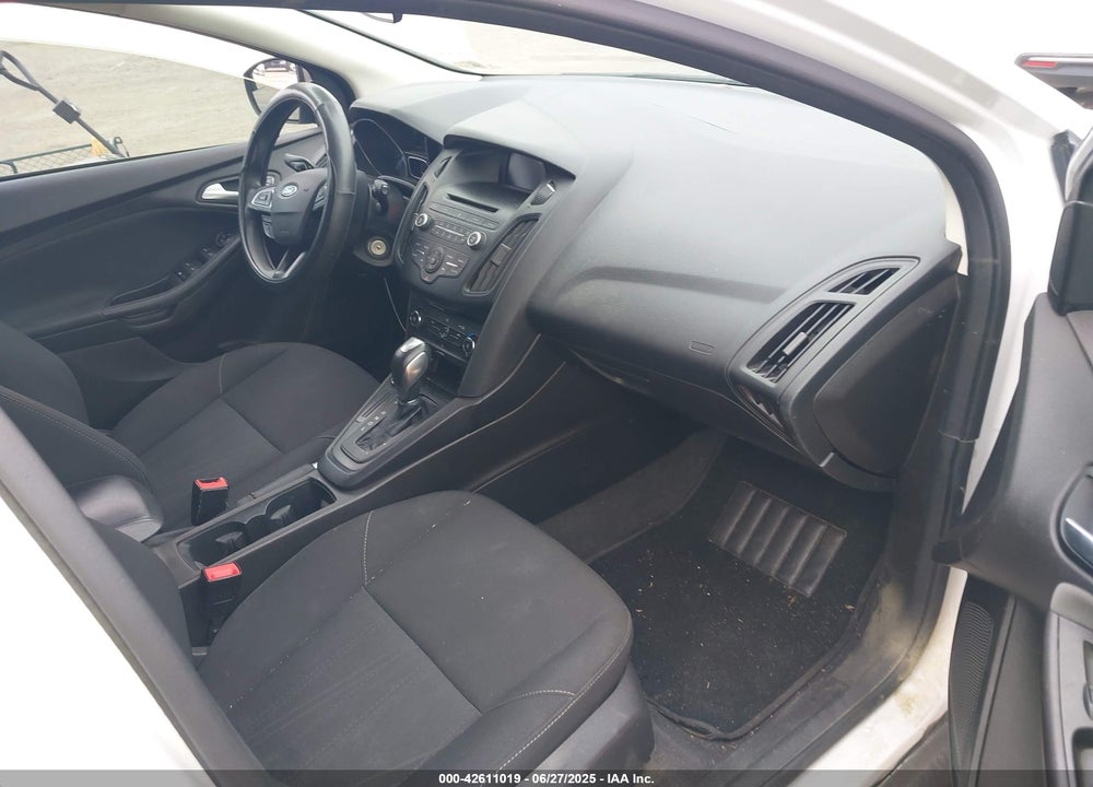 2016 FORD FOCUS VIN: 1FADP3K26GL289817