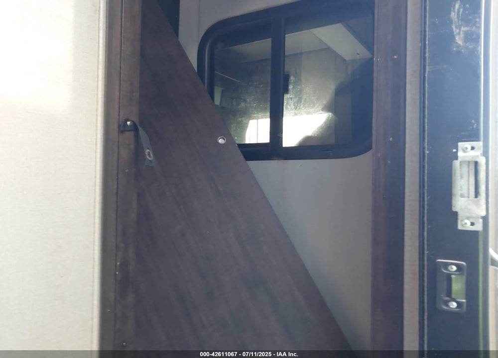 2021 FOREST RIVER SHASTA PHOENIX 370FE VIN: 5ZT3SP2B4MA001276