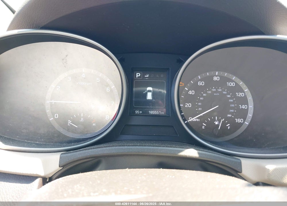2017 HYUNDAI SANTA FE VIN: KM8SMDHF2HU174200