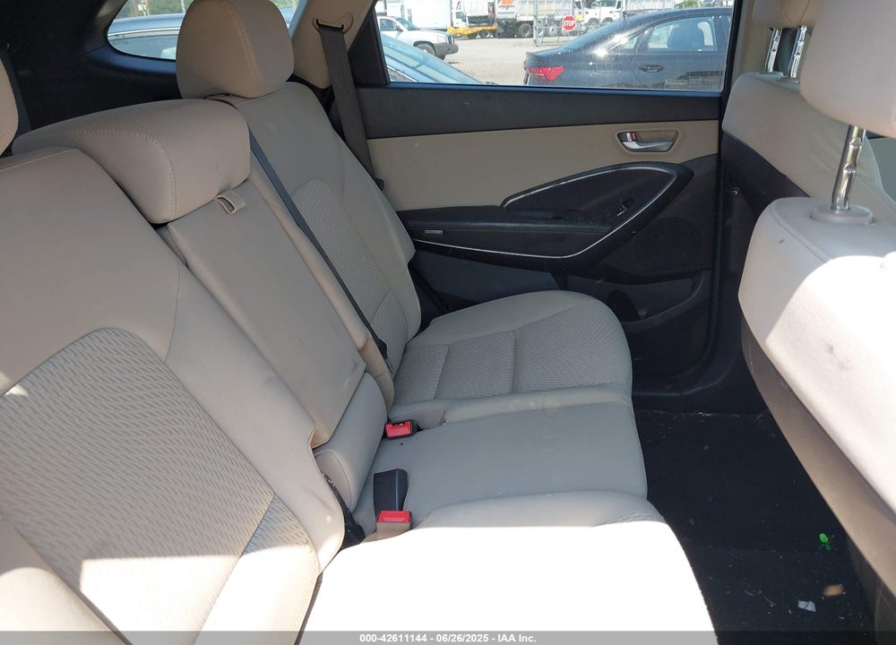 2017 HYUNDAI SANTA FE VIN: KM8SMDHF2HU174200