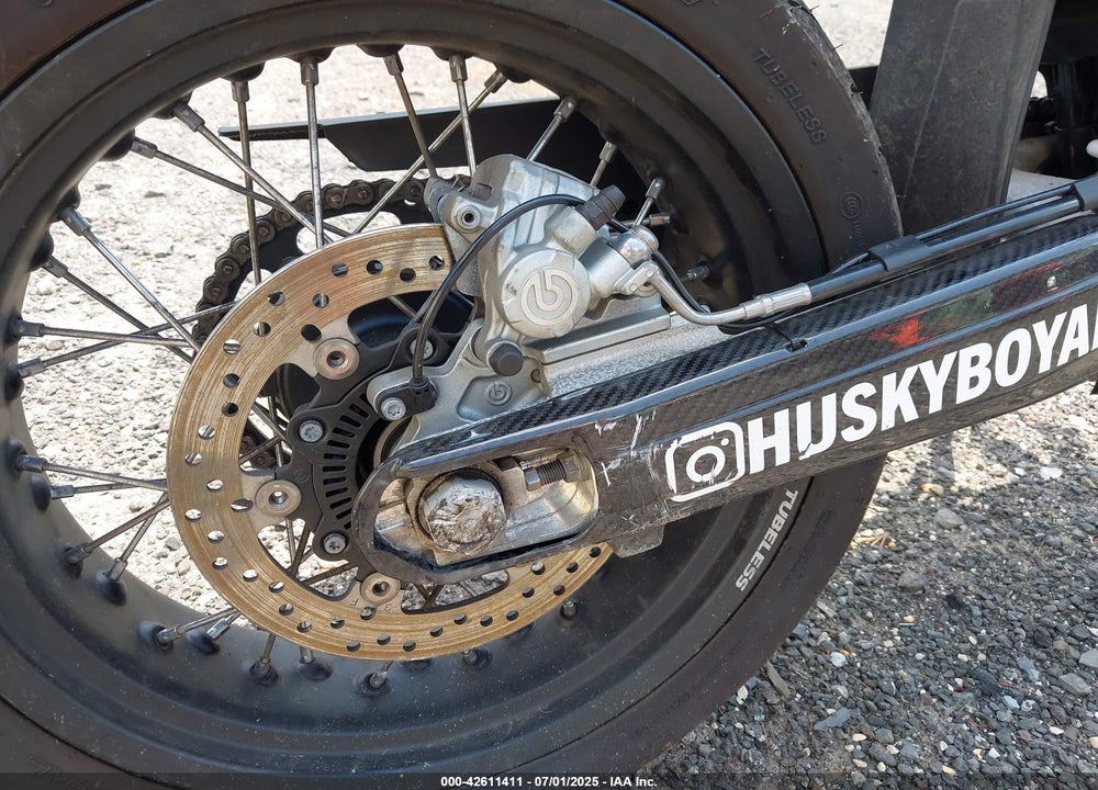 2024 HUSQVARNA SUPERMOTO 701 VIN: VBKUSV404RM765199