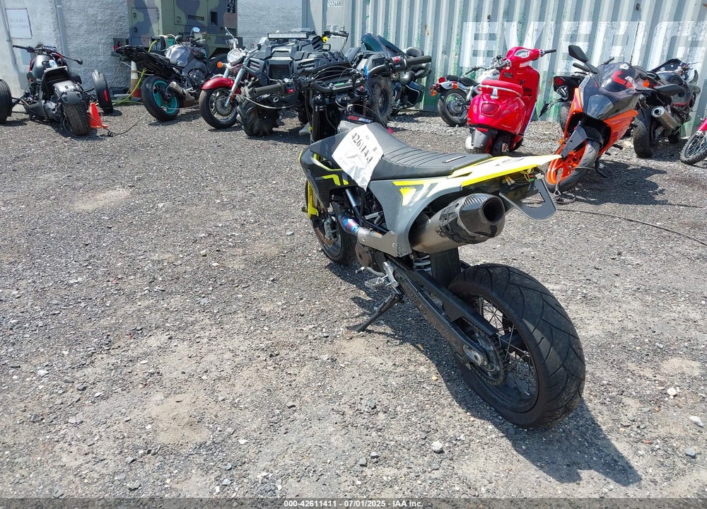 2024 HUSQVARNA SUPERMOTO 701 VIN: VBKUSV404RM765199