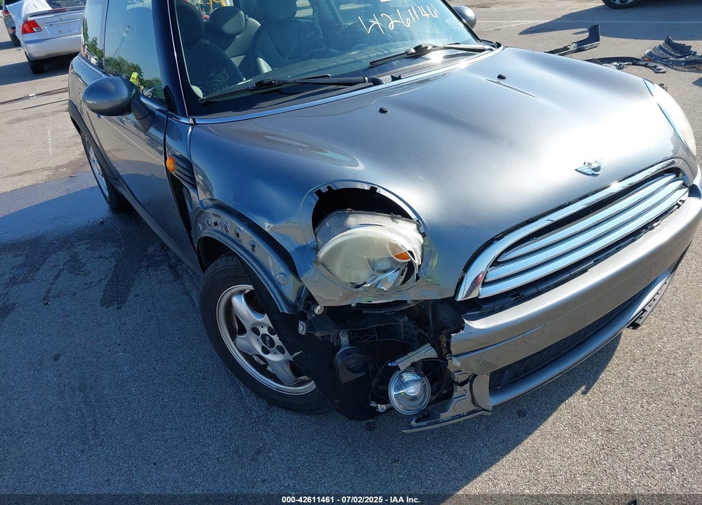 2010 MINI COOPER VIN: WMWMF3C51ATZ61146