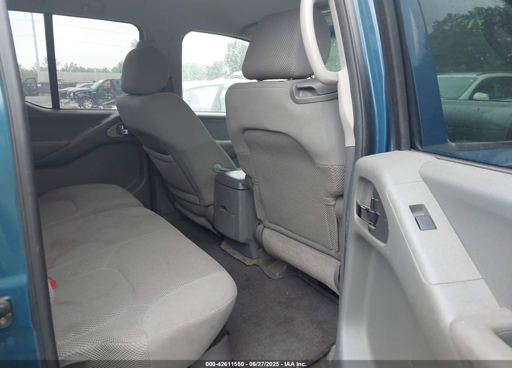 2005 NISSAN FRONTIER LE VIN: 1N6AD07W55C438180