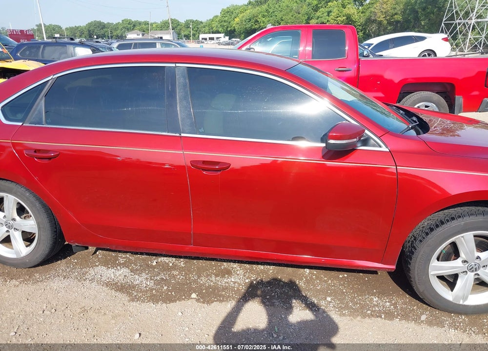 2015 VOLKSWAGEN PASSAT VIN: 1VWAT7A37FC085923