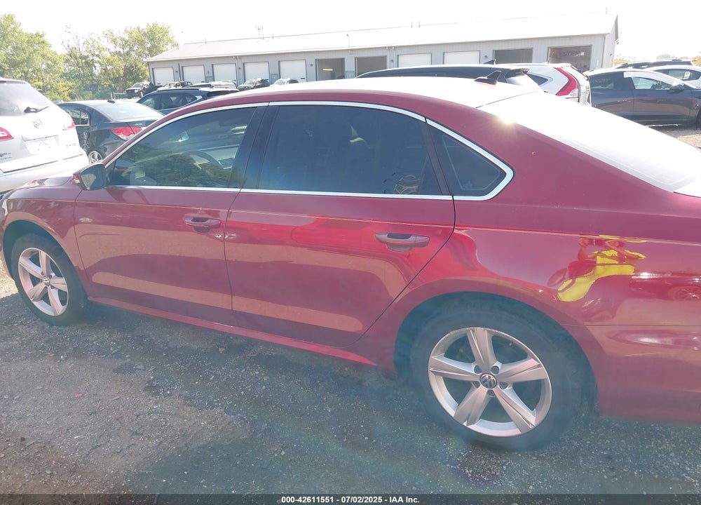 2015 VOLKSWAGEN PASSAT VIN: 1VWAT7A37FC085923
