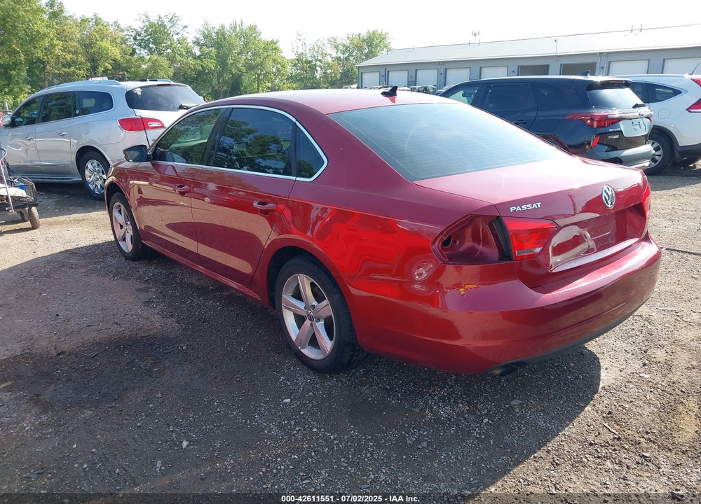 2015 VOLKSWAGEN PASSAT VIN: 1VWAT7A37FC085923