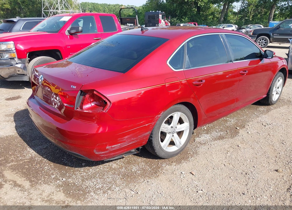 2015 VOLKSWAGEN PASSAT VIN: 1VWAT7A37FC085923