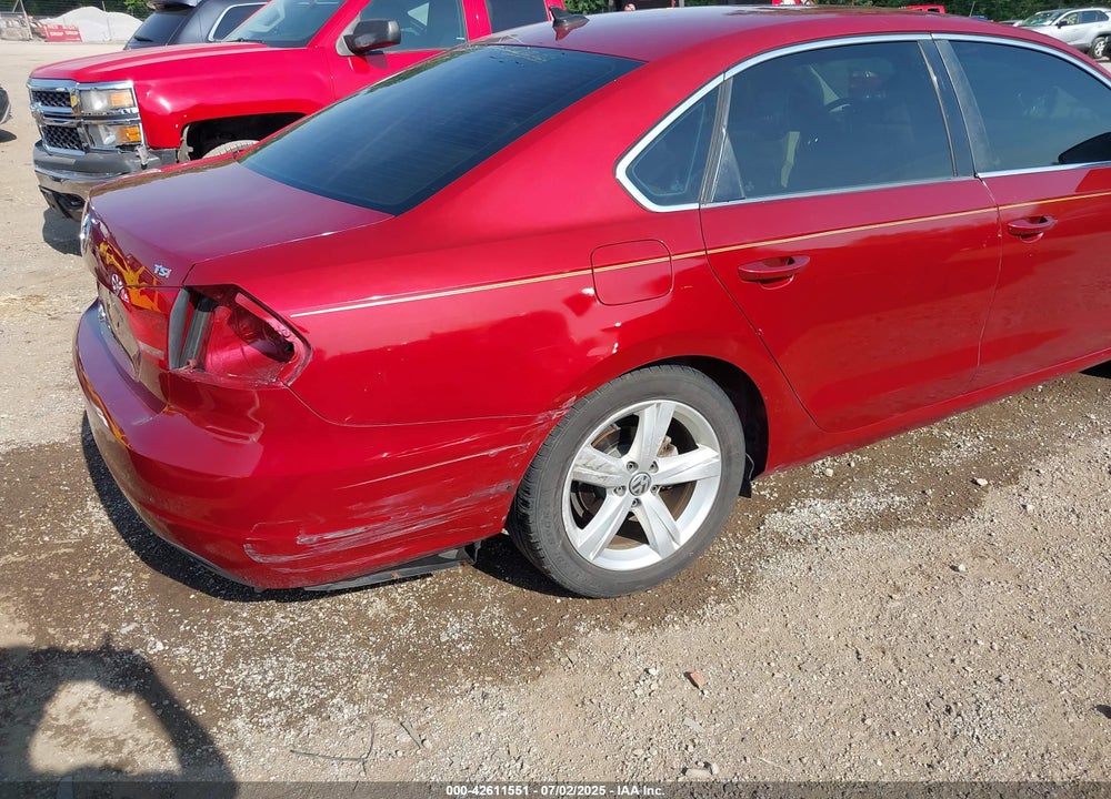 2015 VOLKSWAGEN PASSAT VIN: 1VWAT7A37FC085923