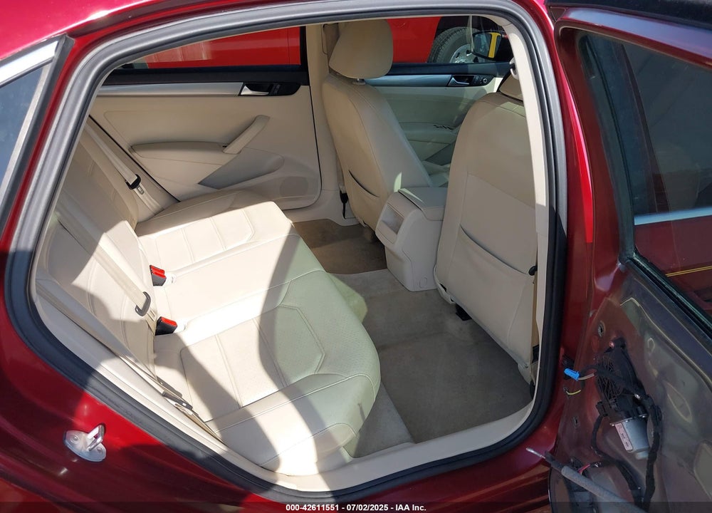 2015 VOLKSWAGEN PASSAT VIN: 1VWAT7A37FC085923