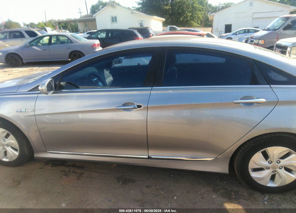 2015 HYUNDAI SONATA HYBRID VIN: KMHEC4A41FA137646
