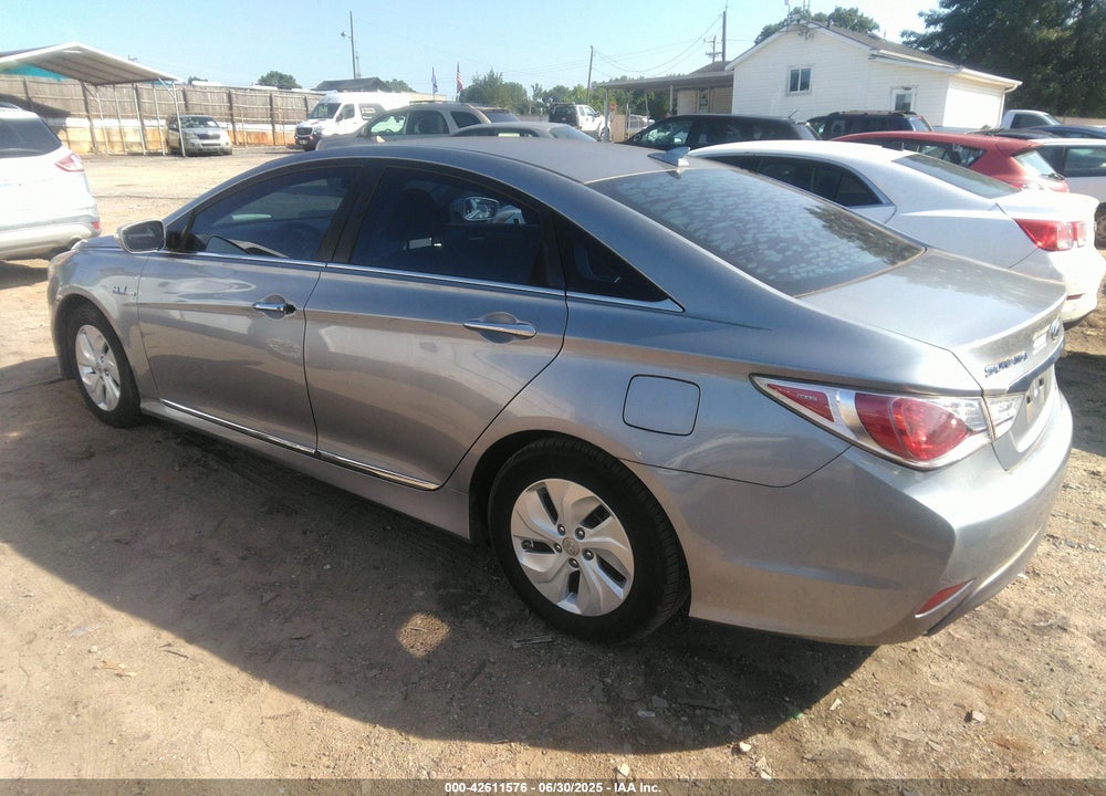 2015 HYUNDAI SONATA HYBRID VIN: KMHEC4A41FA137646