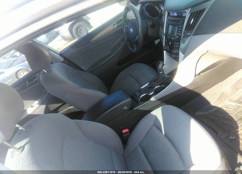 2015 HYUNDAI SONATA HYBRID VIN: KMHEC4A41FA137646
