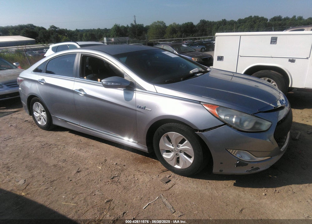 2015 HYUNDAI SONATA HYBRID VIN: KMHEC4A41FA137646