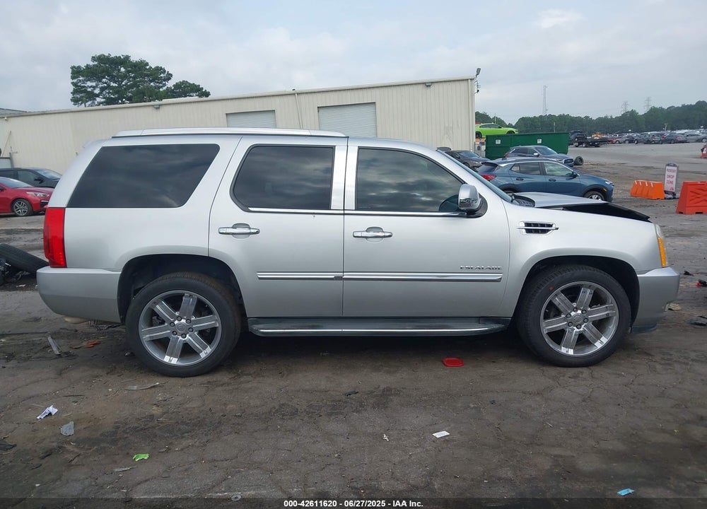 2011 CADILLAC ESCALADE VIN: 1GYS3AEF9BR268475