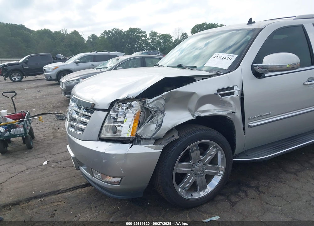 2011 CADILLAC ESCALADE VIN: 1GYS3AEF9BR268475