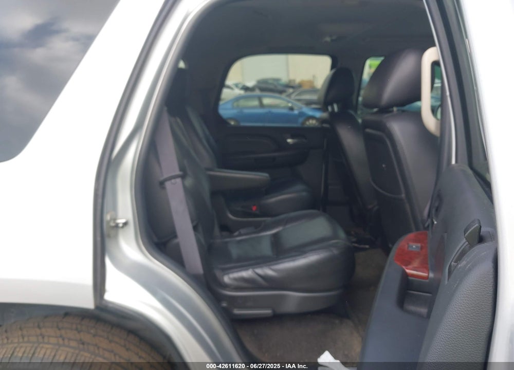 2011 CADILLAC ESCALADE VIN: 1GYS3AEF9BR268475