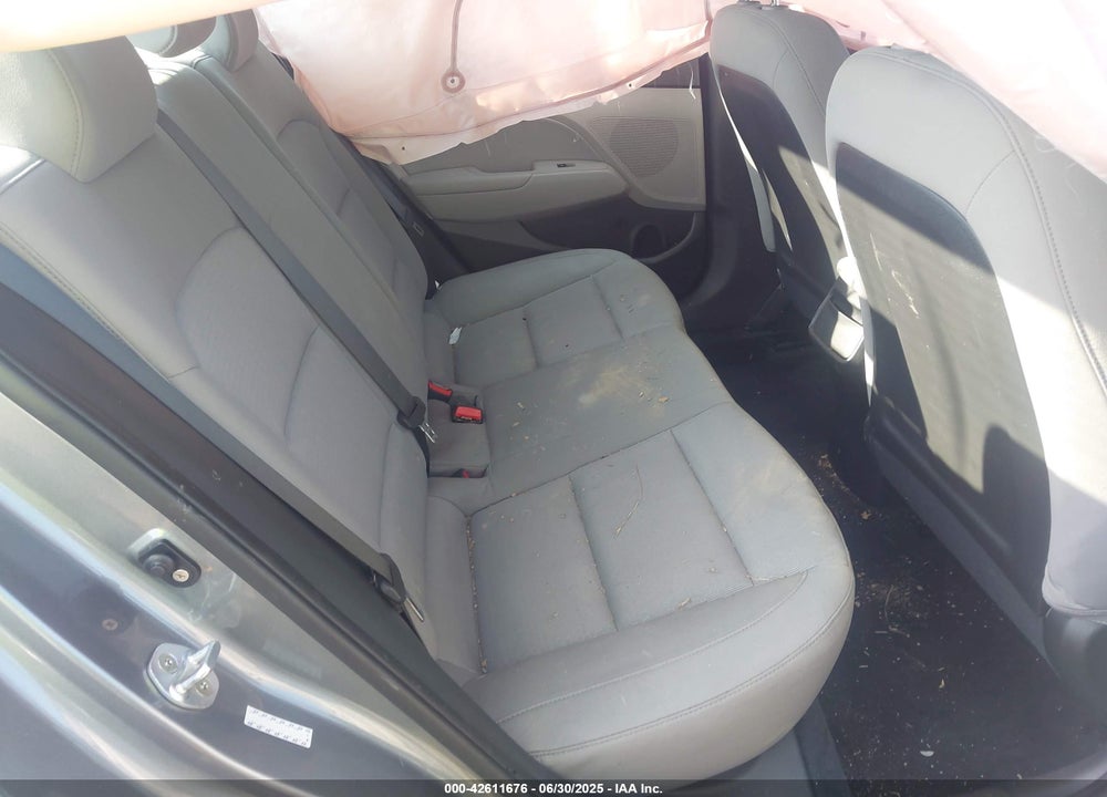 2017 HYUNDAI ELANTRA VIN: KMHD84LF6HU243278