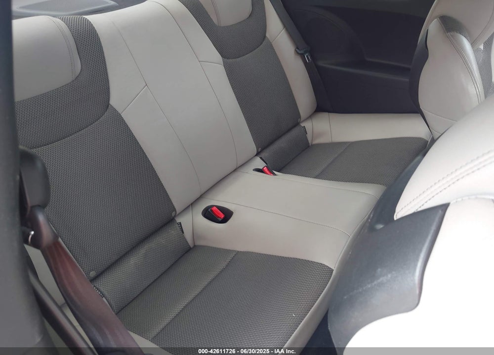 2013 HYUNDAI GENESIS VIN: KMHHT6KD3DU080174