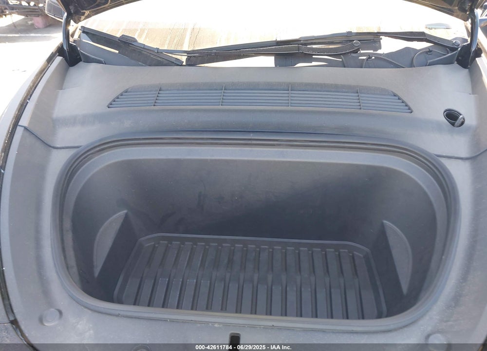 2024 TESLA MODEL Y VIN: 7SAYGDED5RF126518